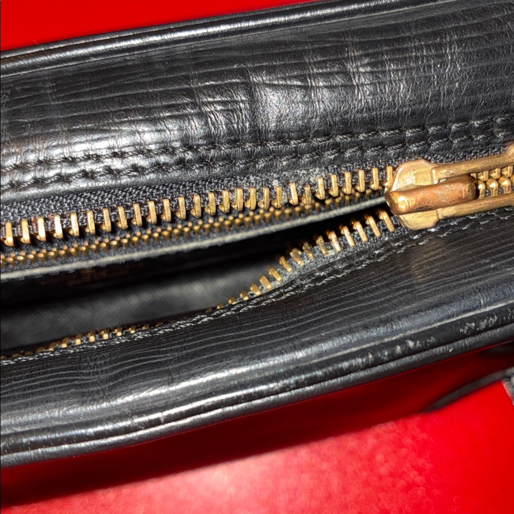 Vintage Louis Vuitton with callout - Picture 3 of 9